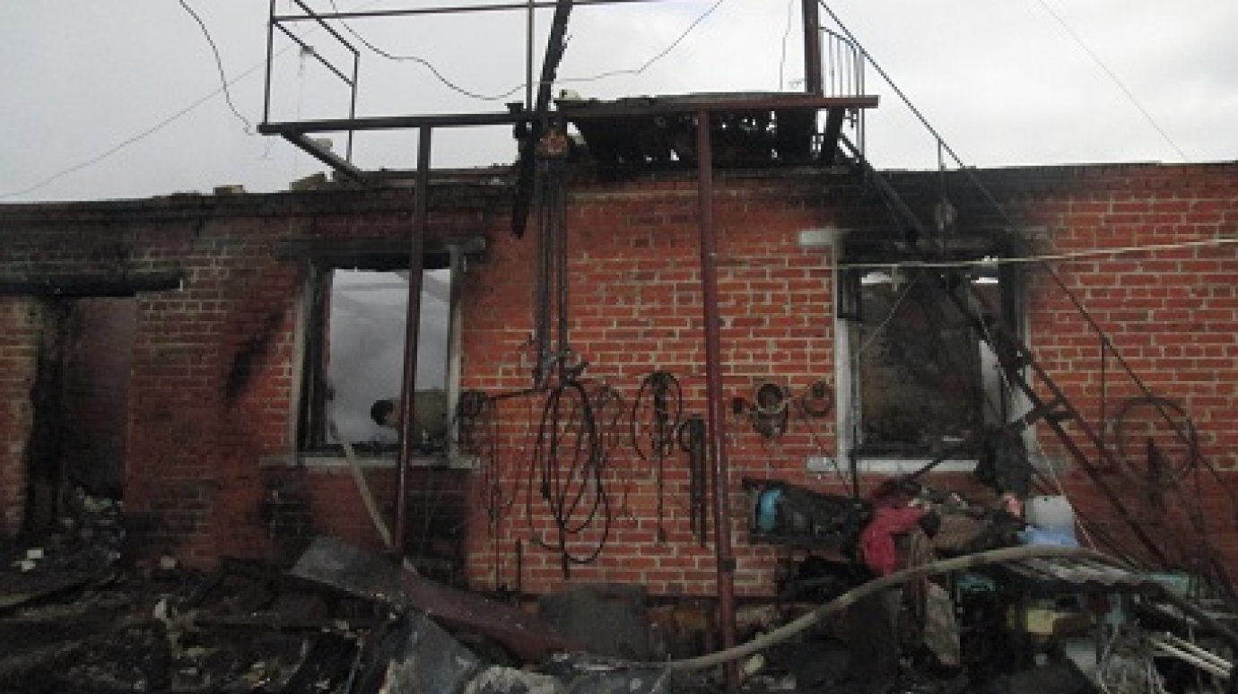 В Верхнем Ломове 83-летний пенсионер сам выбрался из горящего дома