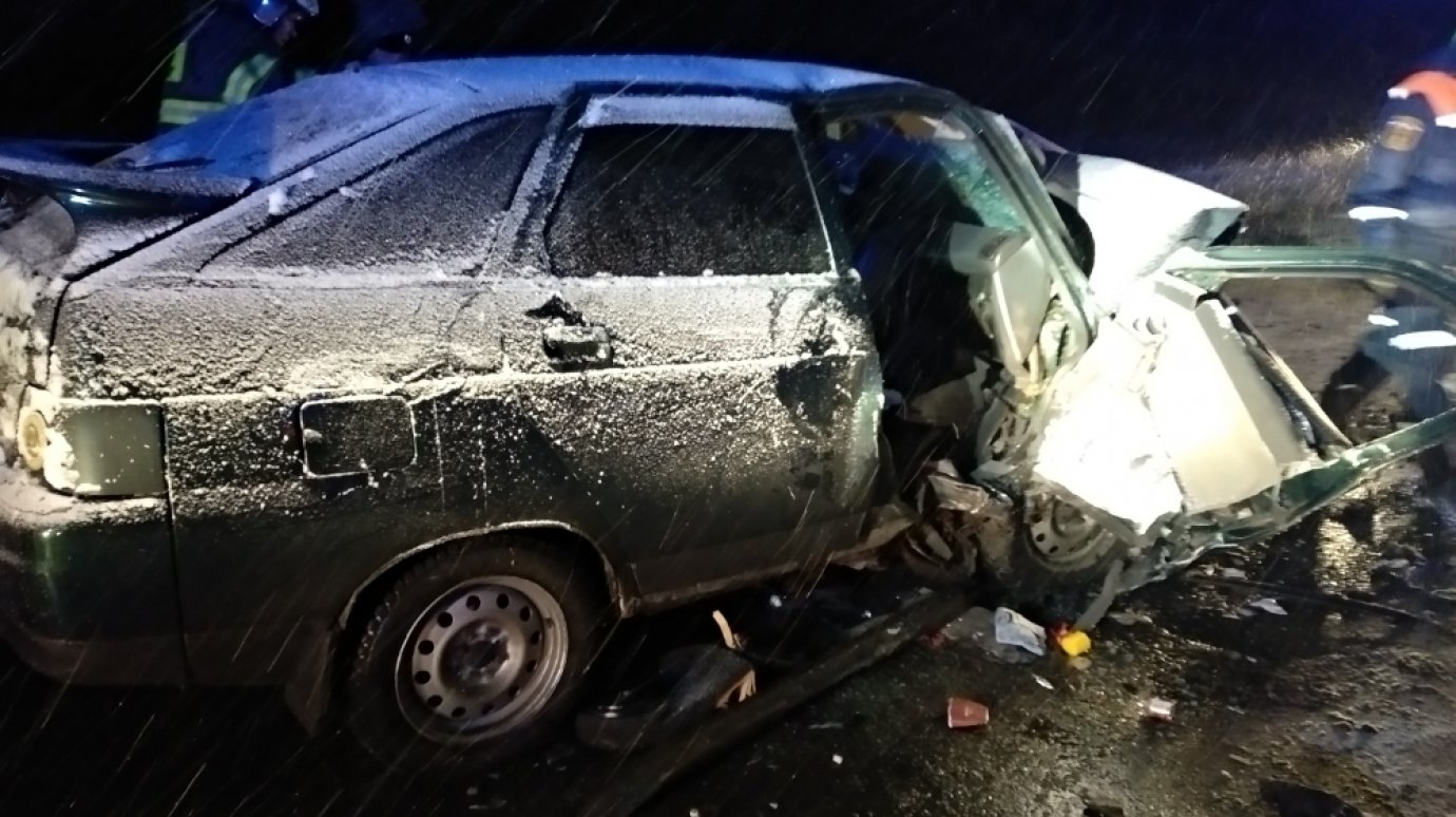 В ДТП у Васильевки погибли двое: один на месте, второй по пути в больницу