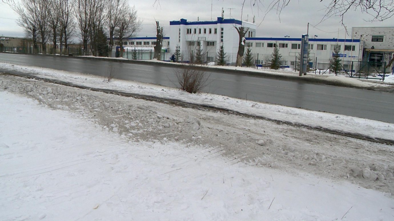 На Севере пензенцы используют склон у проезжей части для зимних забав