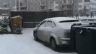 На улице Терновского контейнеры по вине водителей оказались у дороги