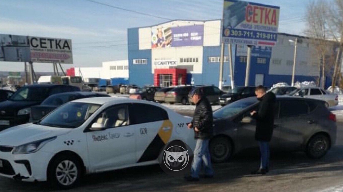 Автомобиль «Яндекс.Такси» попал в ДТП на улице Перспективной