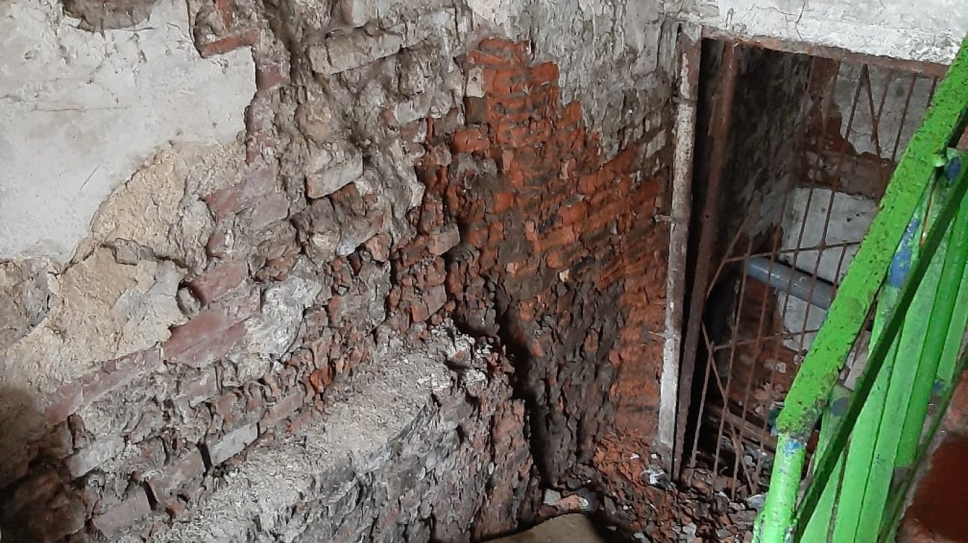 Жительница дома на ул. Ленина пожаловалась на осыпающиеся стены