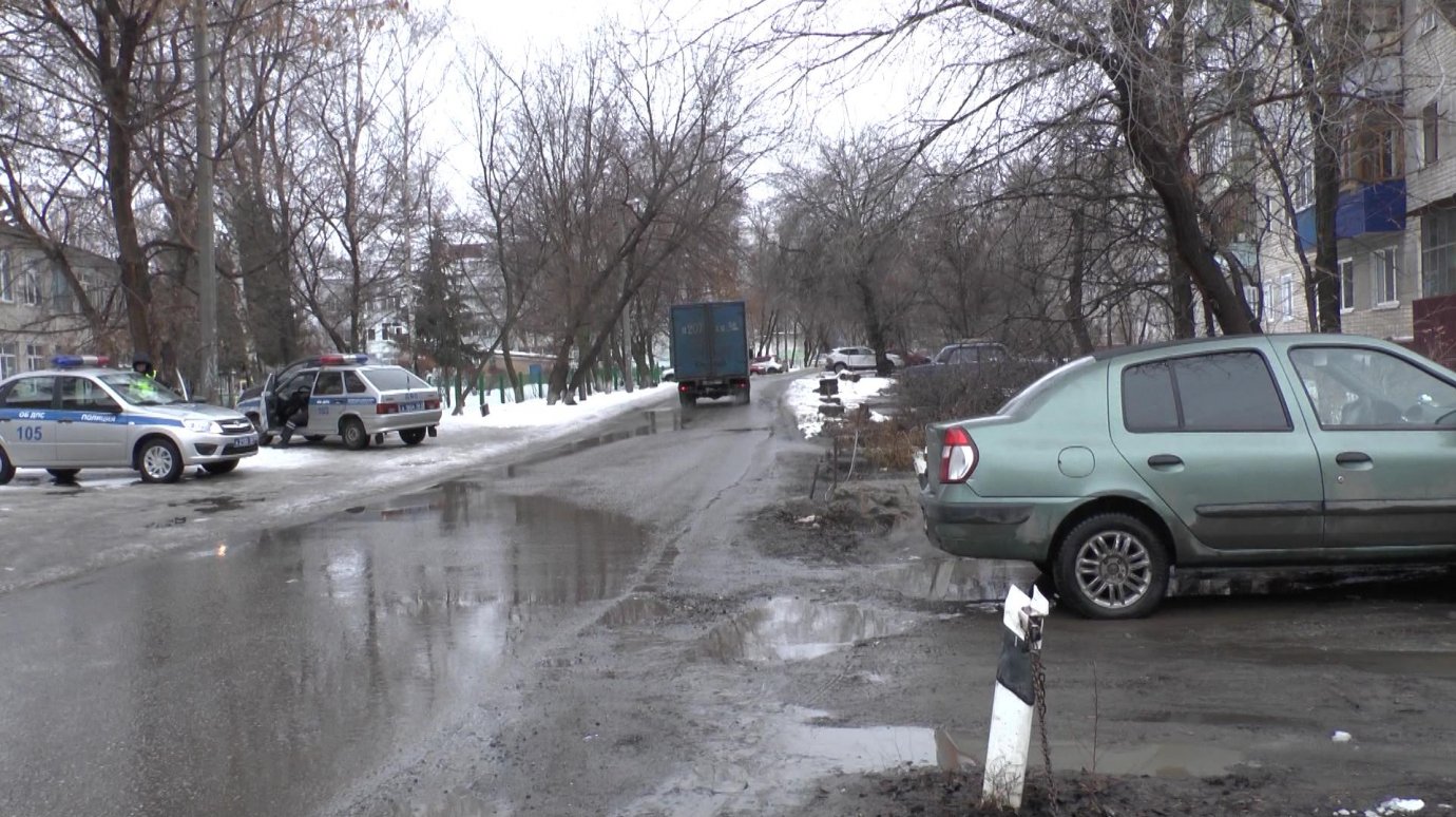 На улице Ворошилова автоледи сбила школьника