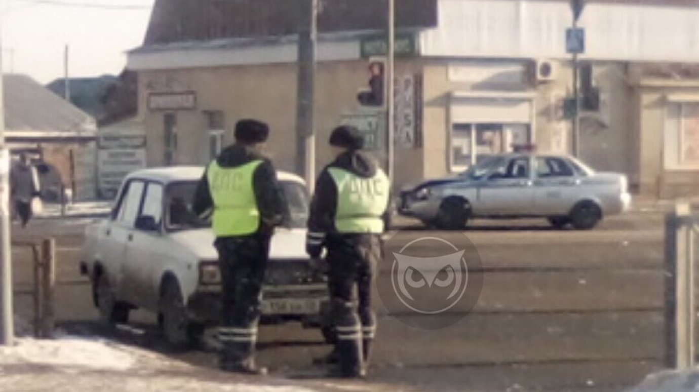 На улице Терновского в Пензе в аварию попала машина ДПС
