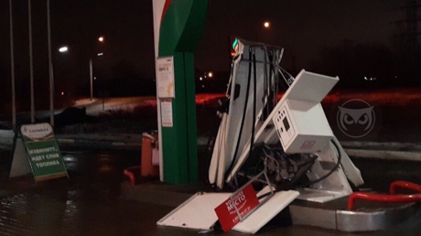 В Пензе водитель устроил погром на автозаправочной станции