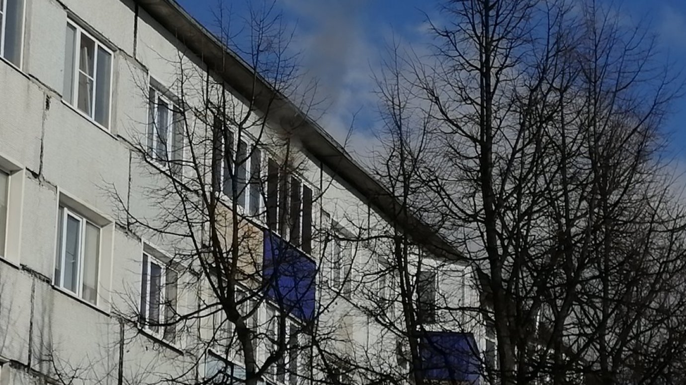 В Кузнецке загорелся балкон многоэтажки на ул. Белинского