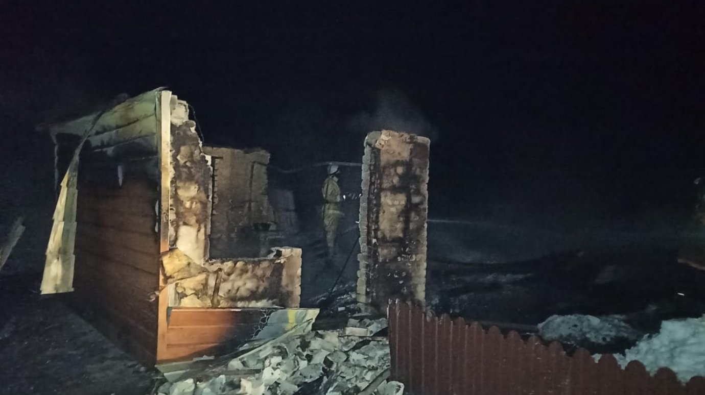 В Наровчатском районе при пожаре 2 человека погибли, еще 2 пострадали