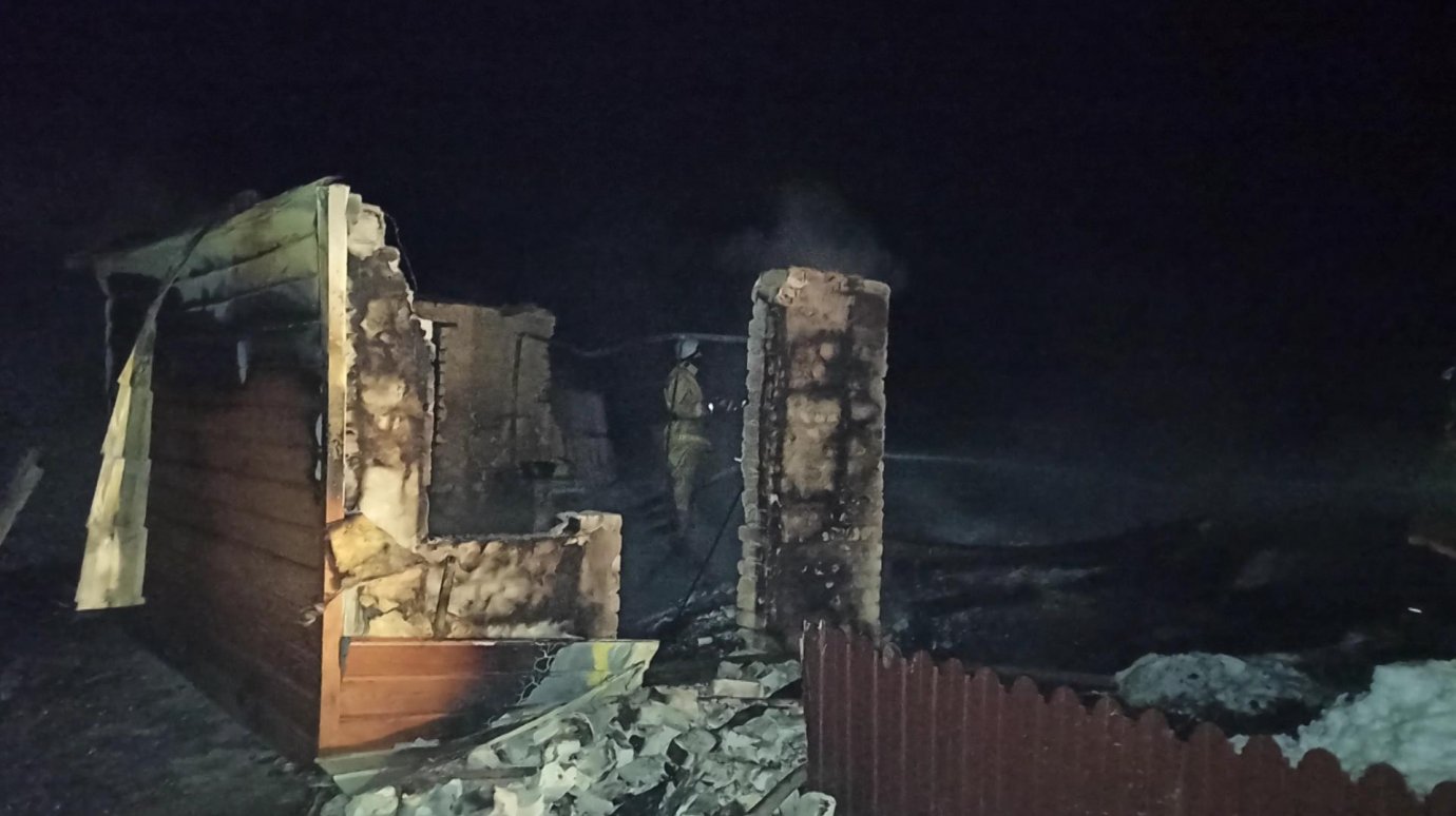 МЧС о возможной причине пожара в Казенчике: На печке сушили валенки
