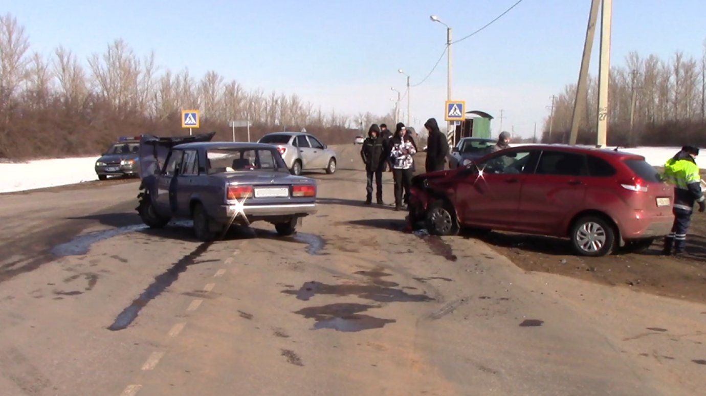 В Колышлейском районе в ДТП с тремя машинами пострадали трое детей