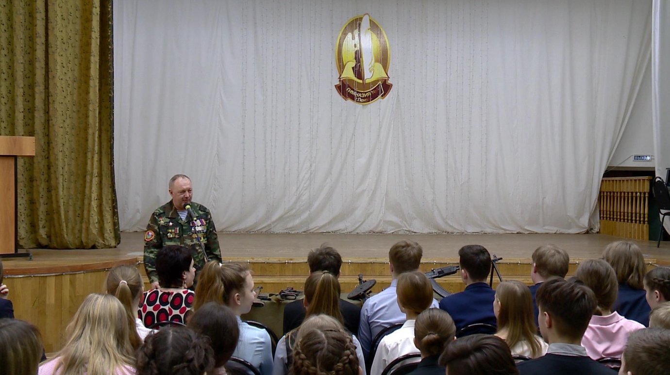 Пензенским гимназистам показали фильм о сражении в Чечне