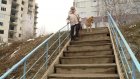 На ул. Кижеватова разрушаются ступени деревянной лестницы