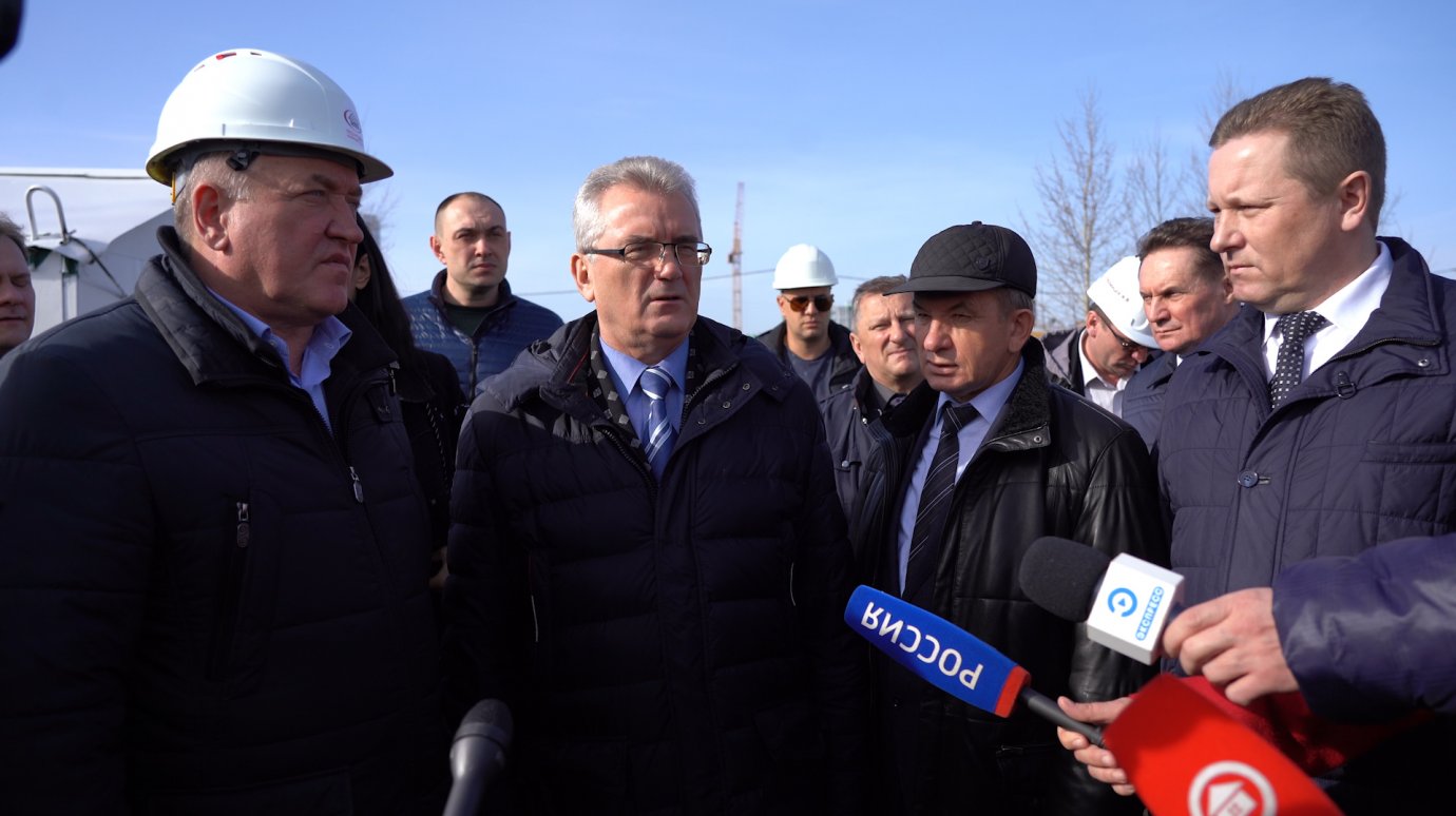 Губернатор проинспектировал строительство поликлиники в Спутнике