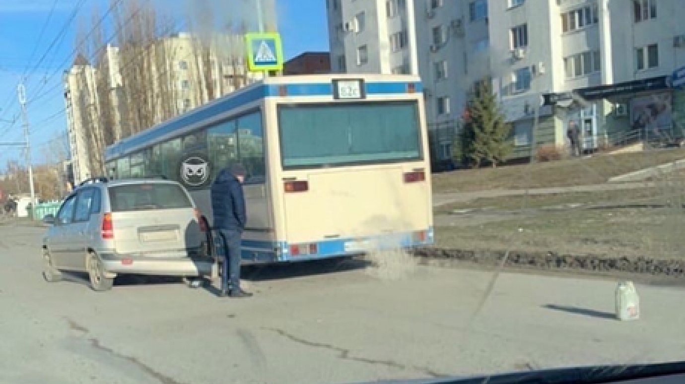 На проспекте Строителей произошла авария с участием автобуса