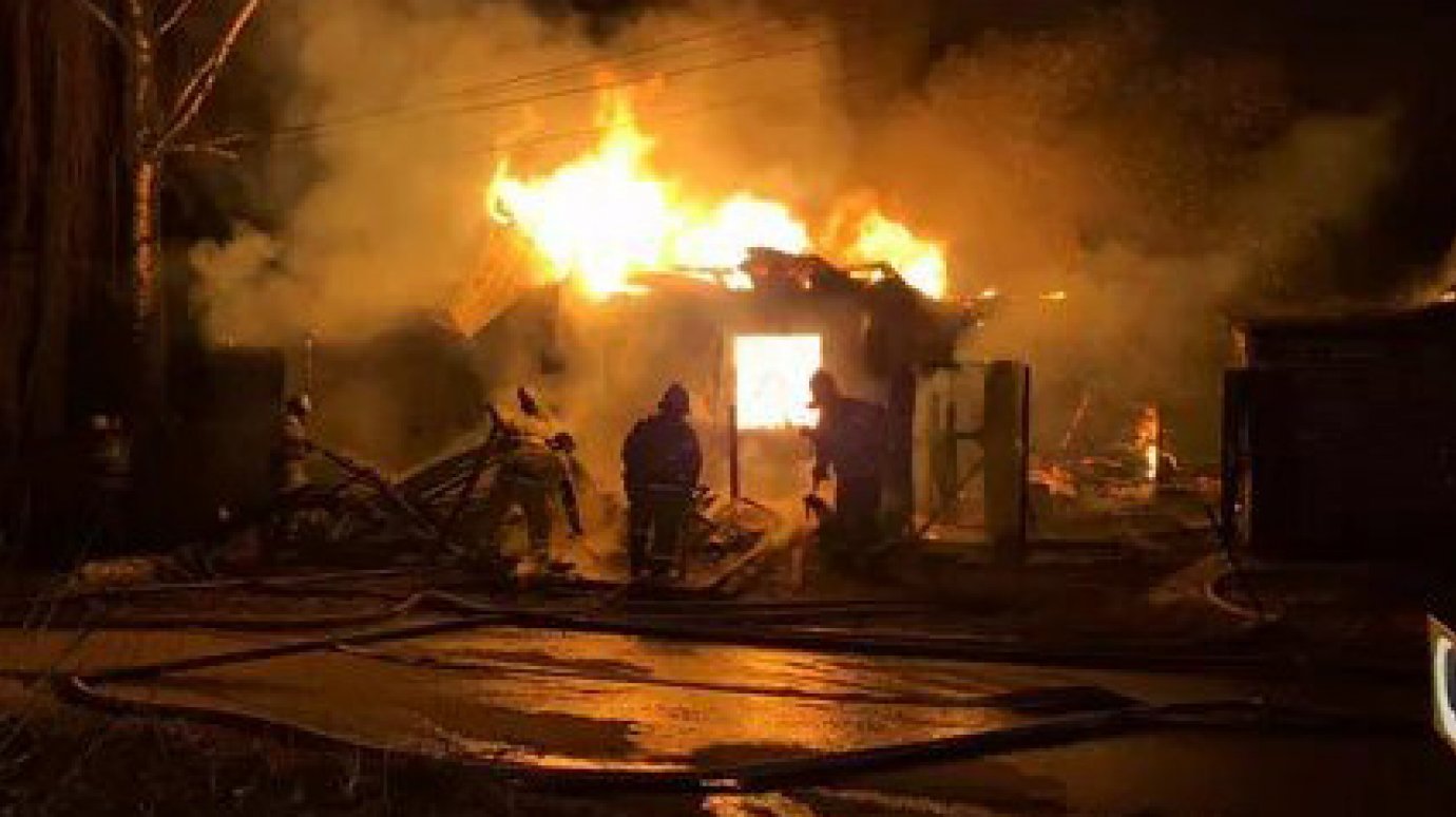 В Никольском районе сгорела крыша панельного дома