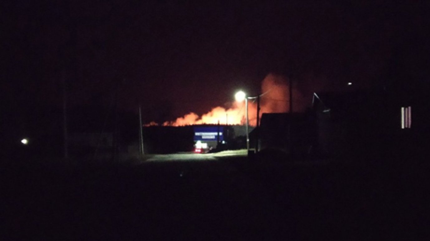 В Кузнецком районе произошел крупный пожар
