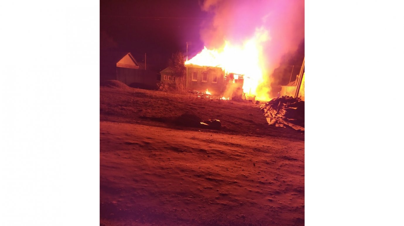 В Бессоновском районе пожар уничтожил жилой дом