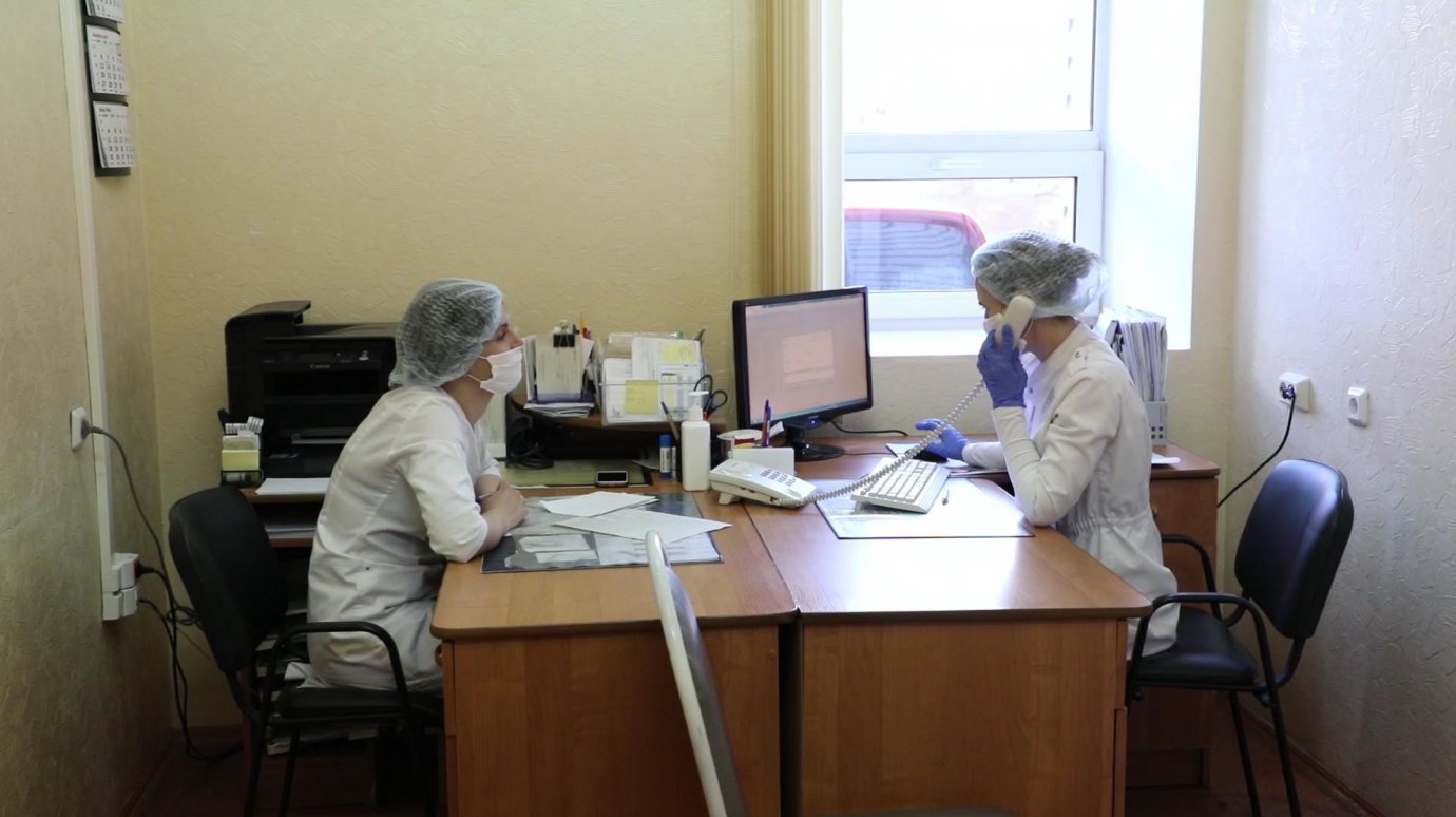 В Пензе врачи-специалисты заняты консультированием людей по телефону
