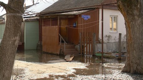 На Привокзальной и Долгорукова вода идет не в дома, а во двор