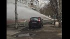 На Ладожской улице из трубы бьет мощнейшая струя горячей воды
