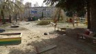 В Пензе нетрезвые компании устроили помойку на детской площадке