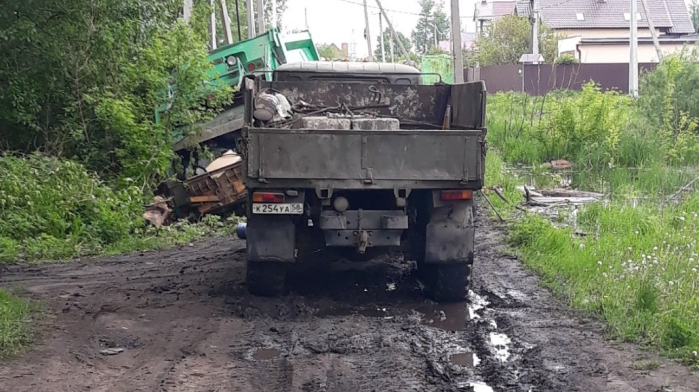 Жители Мичуринского оказались в изоляции из-за разбитой дороги
