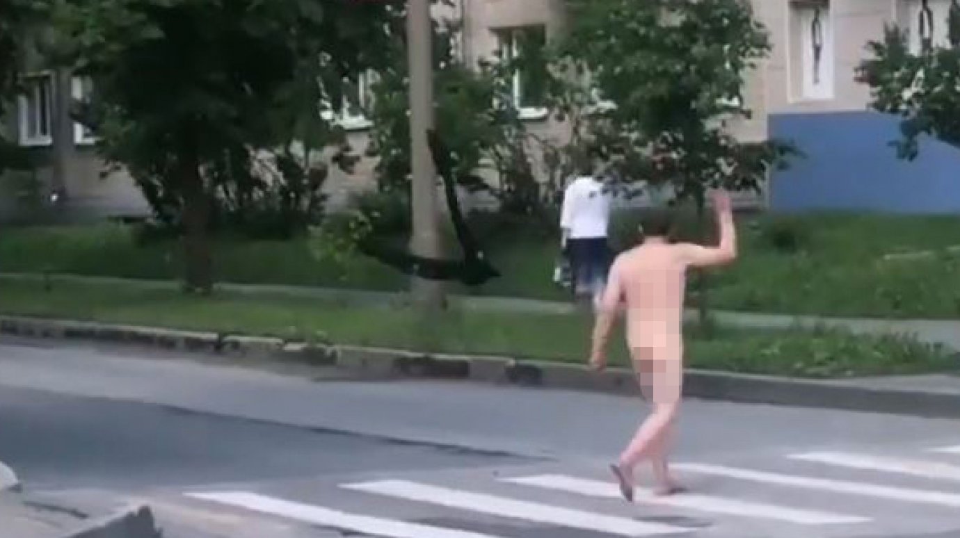 по городу гулял голый мужчина фото 33