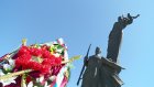 Пензенцы возложили цветы у Монумента воинской и трудовой славы