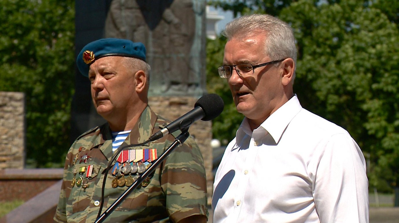 Иван Белозерцев поздравил ветеранов боевых действий с праздником