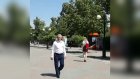 Иван Белозерцев прогулялся по ул. Московской без маски