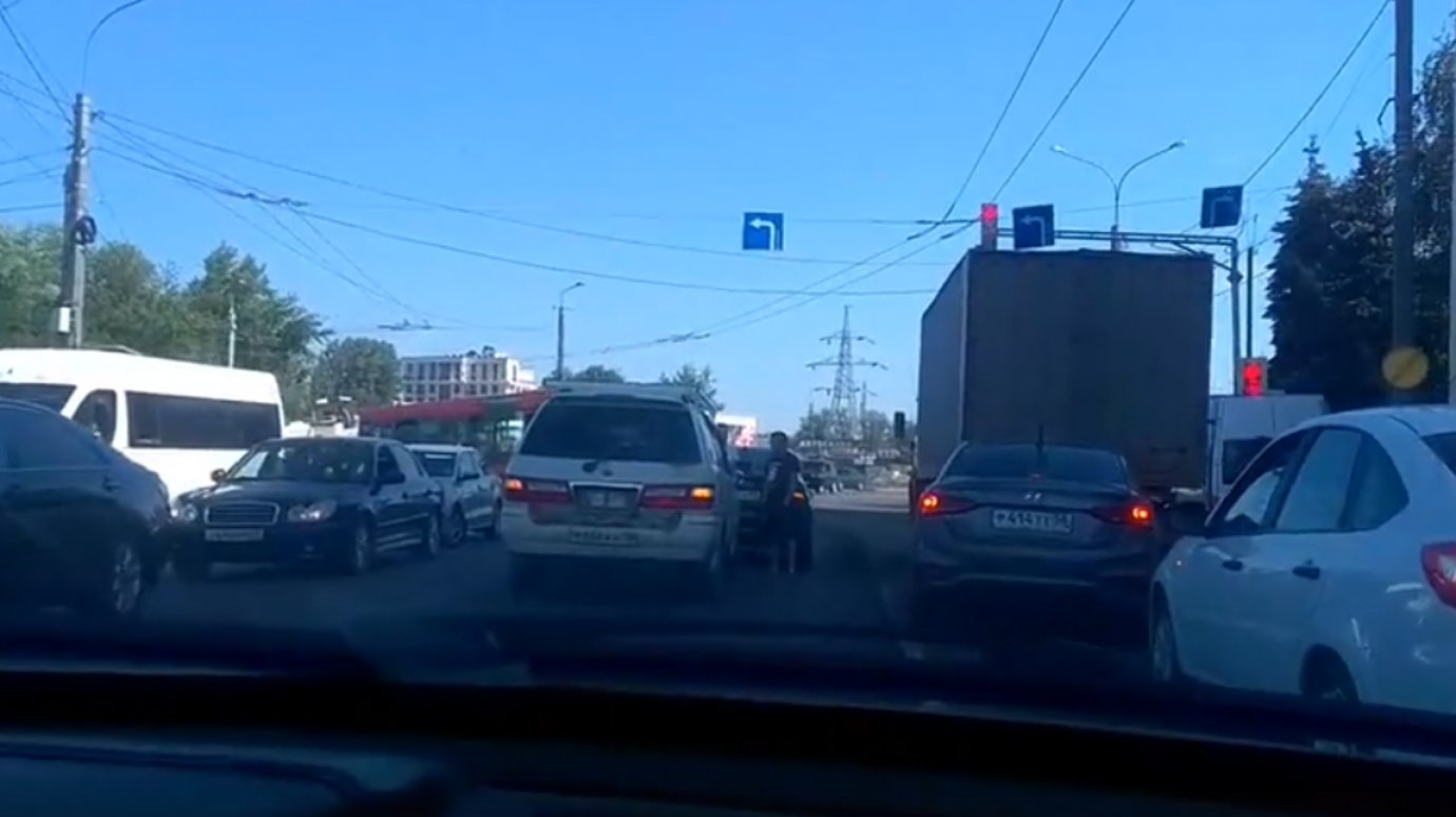 Движение в Терновке парализовало из-за ремонта дороги и ДТП