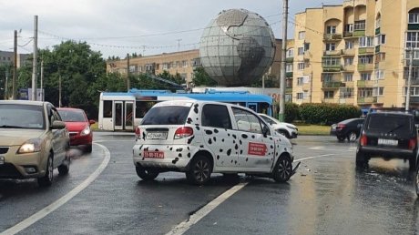 В ДТП с доставщиком пиццы и маршруткой на Бекешской пострадали двое