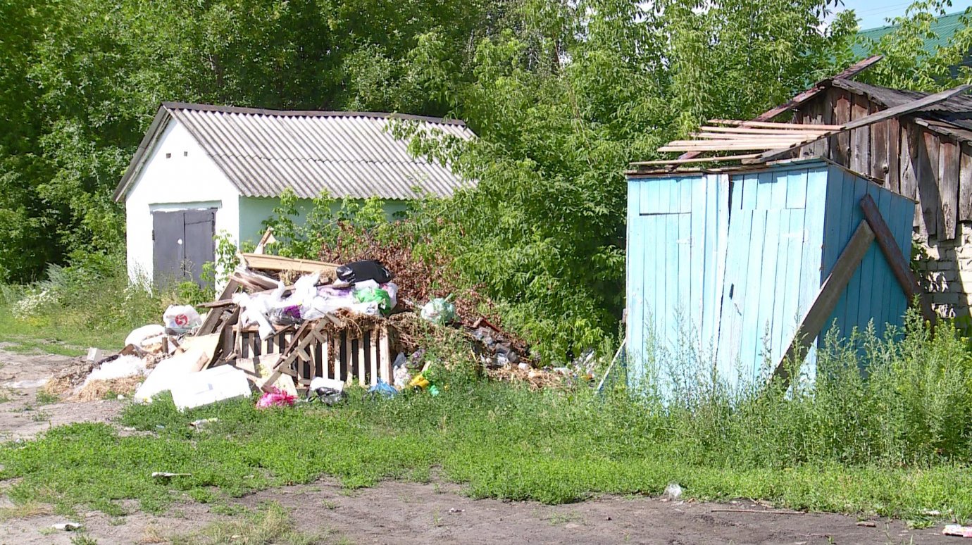 Уличные туалеты на Измайлова стали местом притяжения мусора