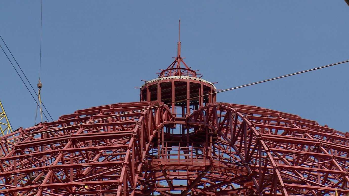 Над пензенским цирком смонтировали 214-тонный купол