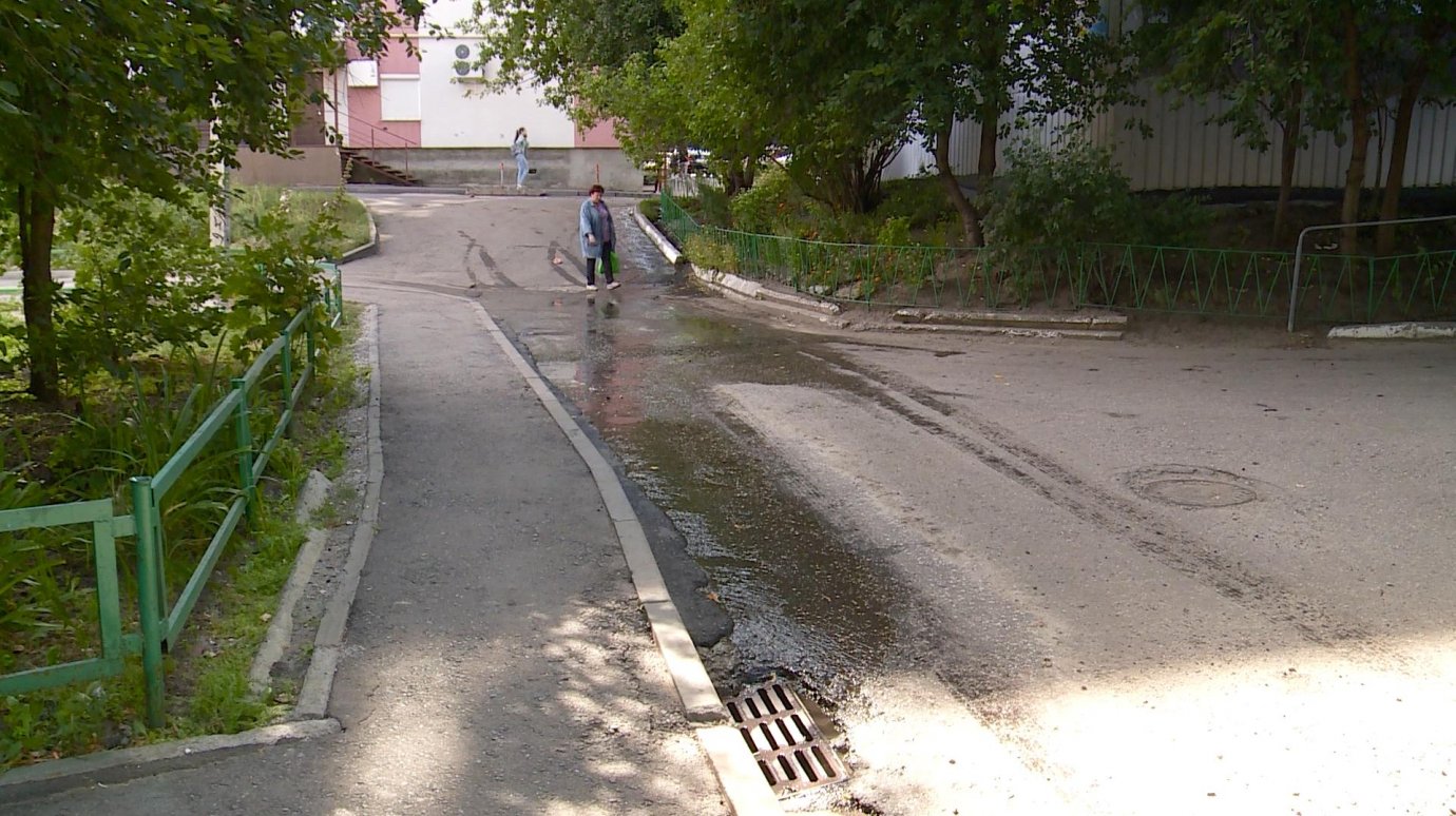Очередная многодневная утечка воды обнаружилась на ул. Кижеватова