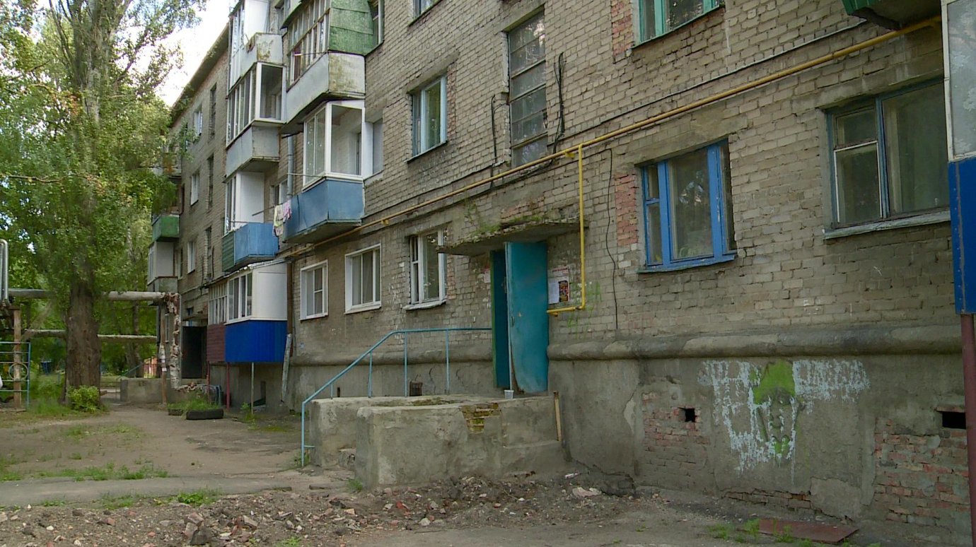 Жители дома на улице Ленина рассказали о сбежавшем подрядчике