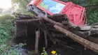 В Никольске мост через реку Вырган обрушился под мусоровозом