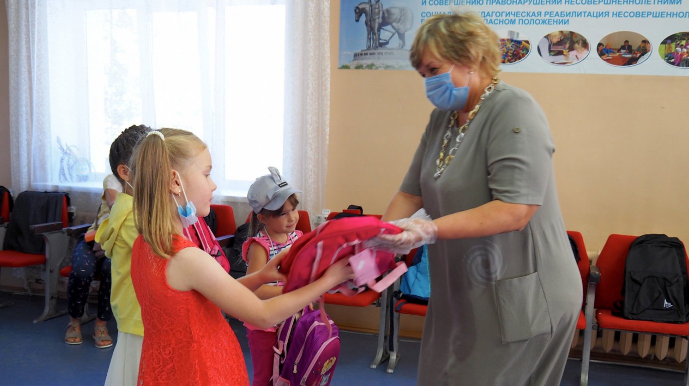 В Пензенской области помогли собраться в школу 7 142 ребятам