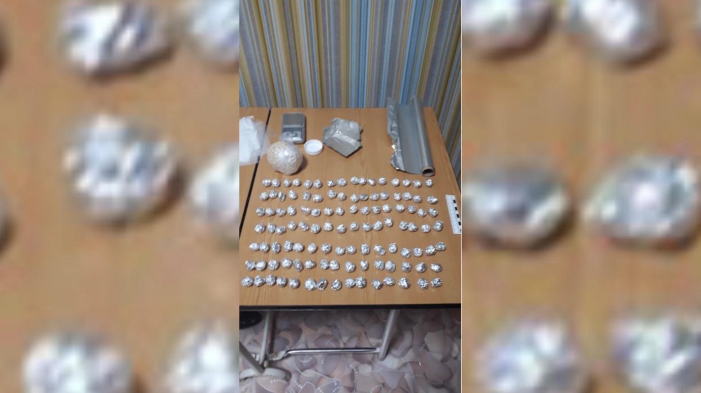 В Пензе у женщины в квартире нашли 110 свертков с героином
