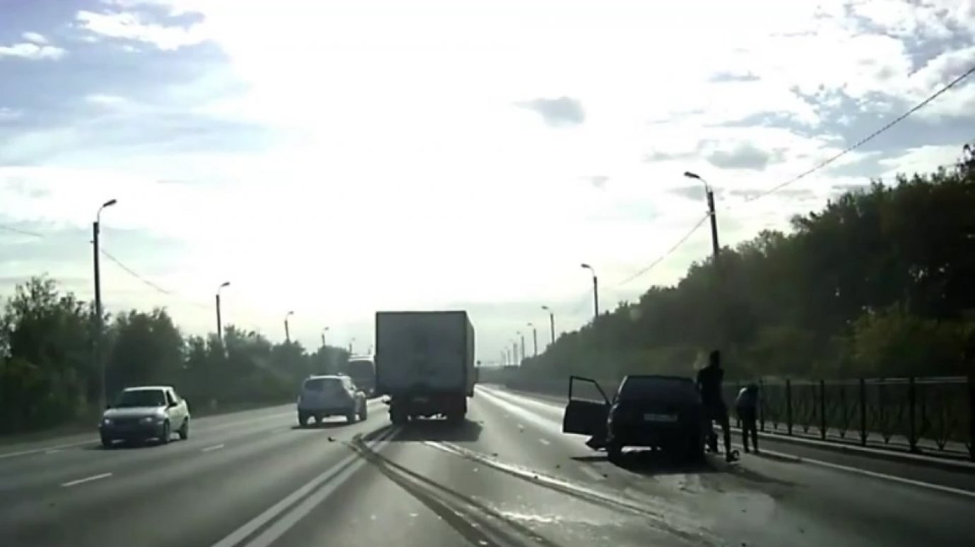 В Сеть выложили видео с моментом  аварии на трассе под Пензой