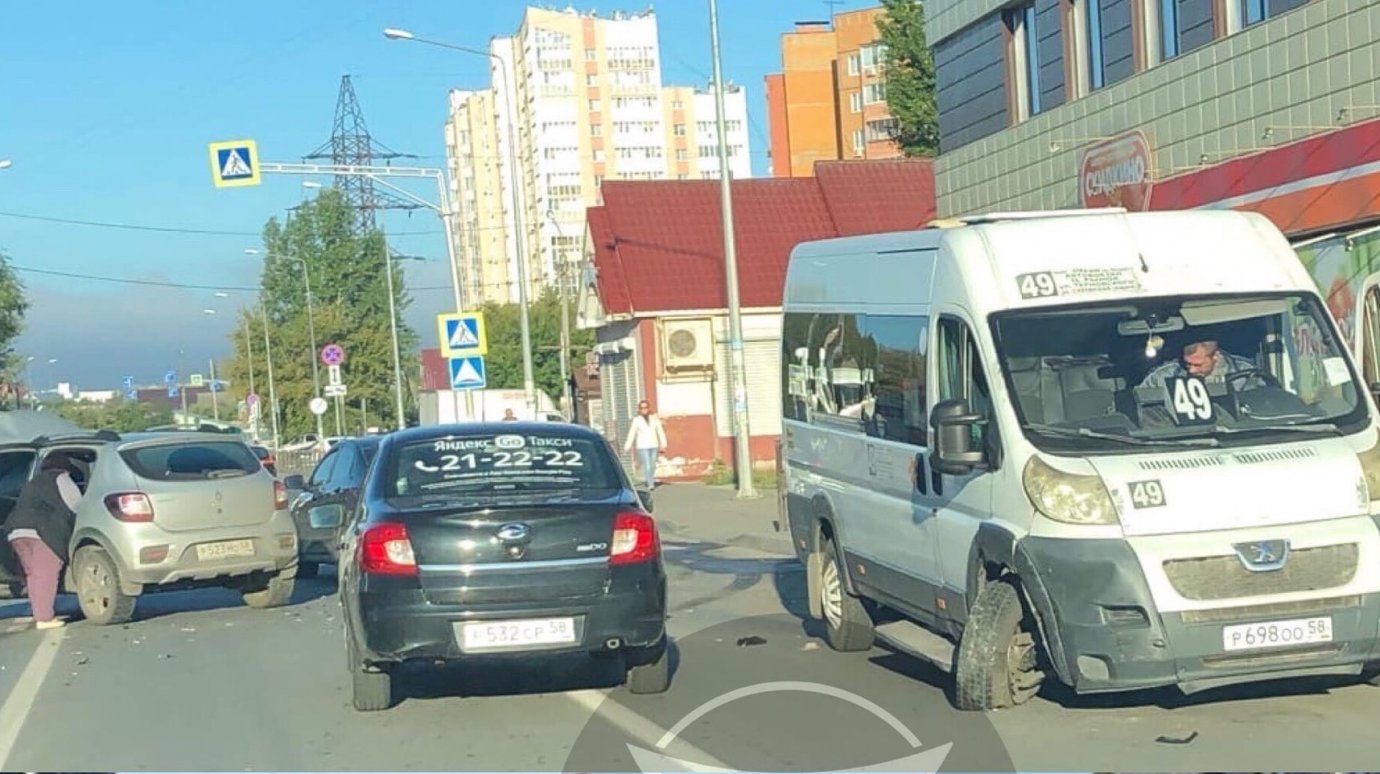 Маршрутка № 49 попала в ДТП в Терновке