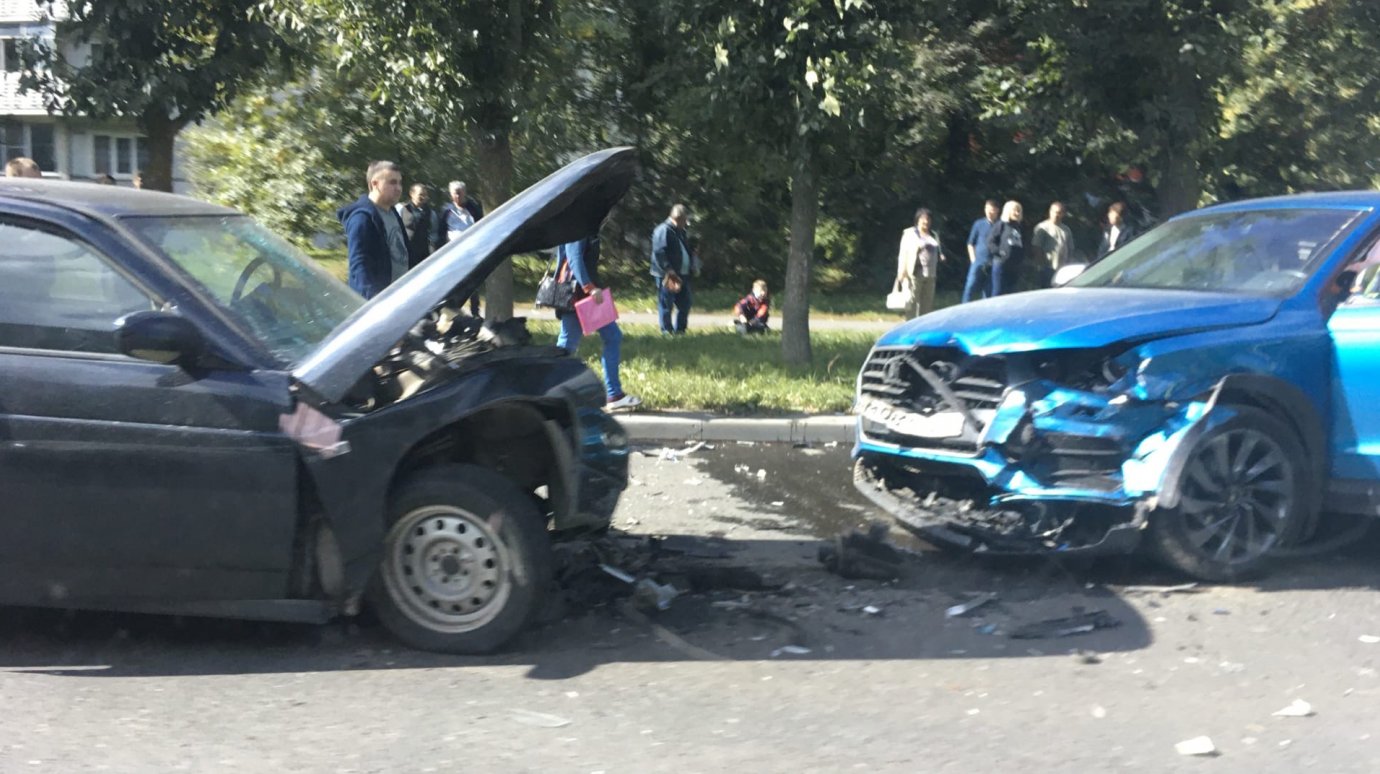 На улице Тернопольской участниками ДТП стали четыре водителя