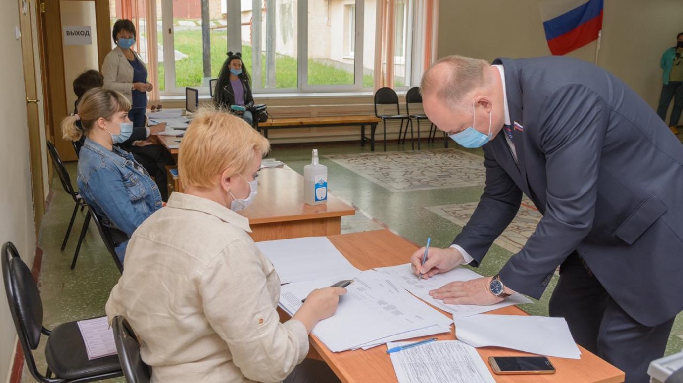 Вадим Супиков проголосовал на выборах губернатора области