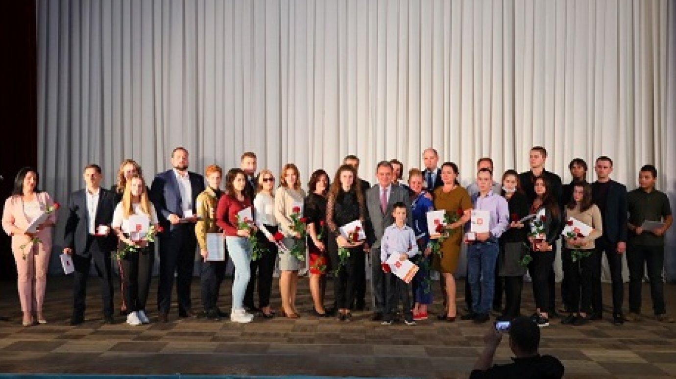 В Пензе молодым волонтерам вручили грамоты Президента РФ