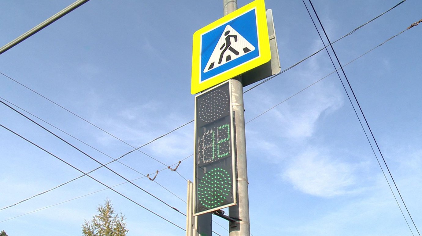 Светофор у «Буртасов» снова помогает пензенцам переходить дорогу