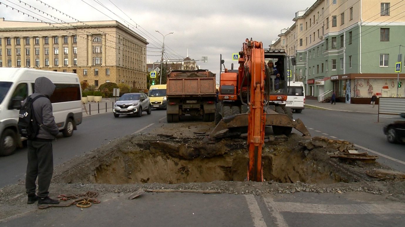 На улице Кирова в Пензе началась замена колодца ливневки