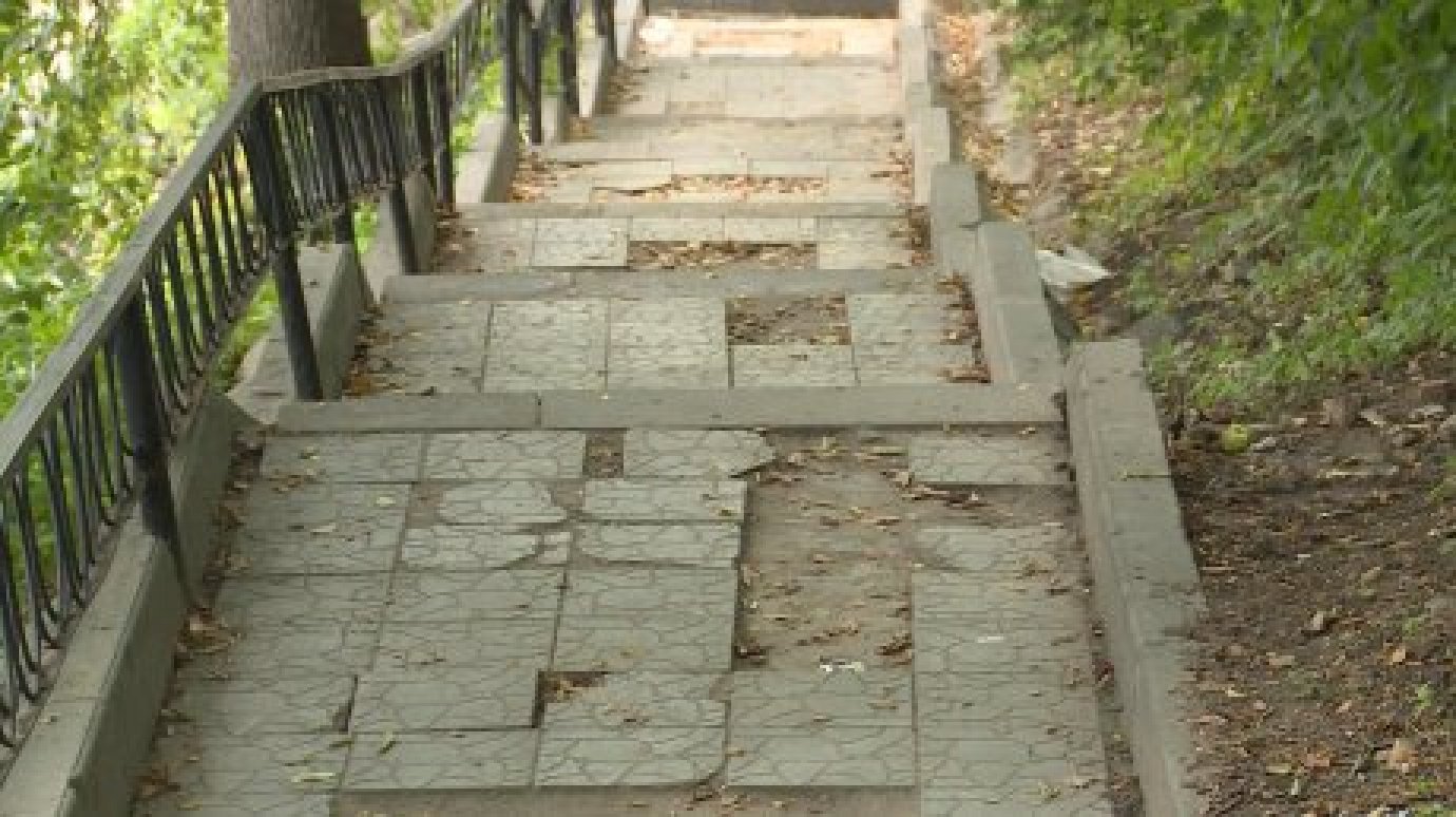 Мэр Пензы пообещал отремонтировать лестницу у памятника Первопоселенцу