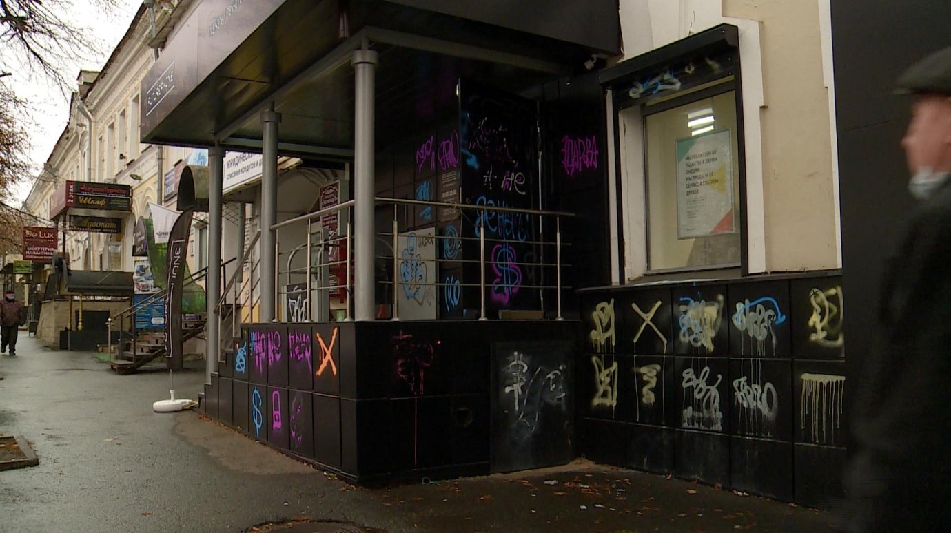 Пензенцы неоднозначно восприняли граффити на фасаде магазина