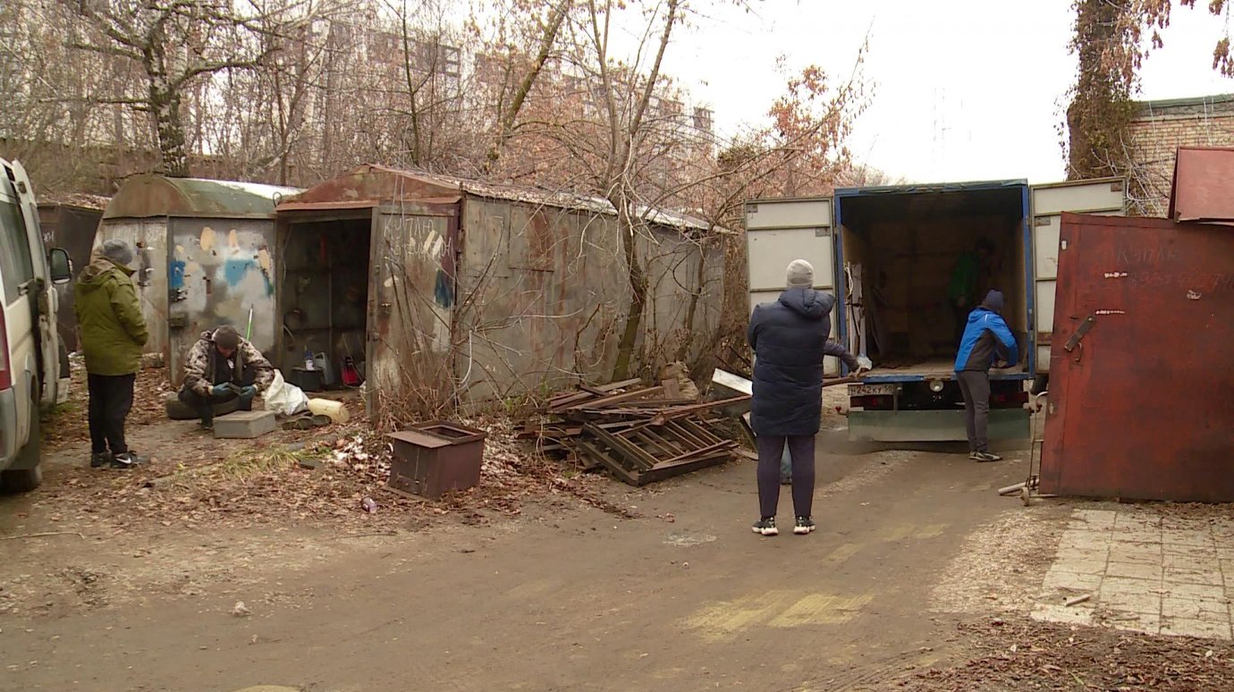 На Западной Поляне начали массово сносить гаражи