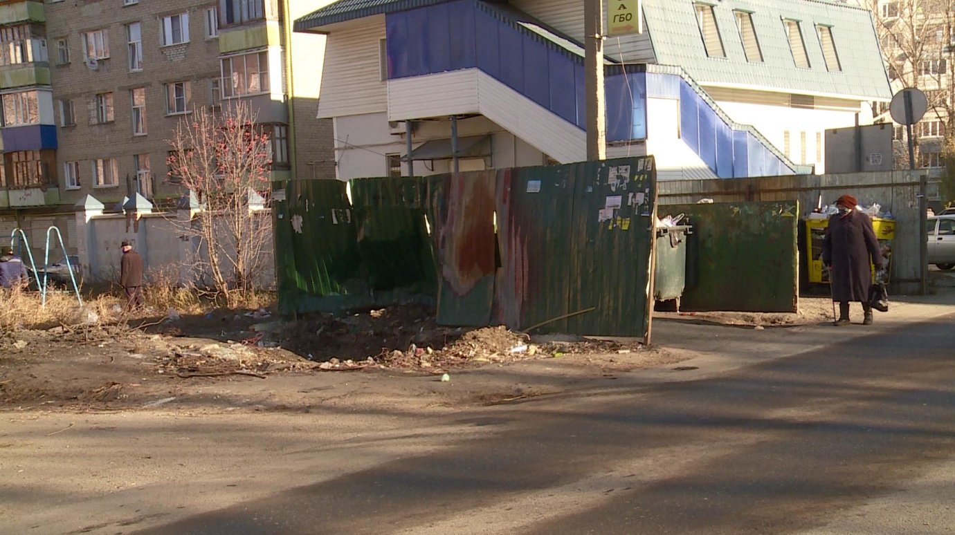 Помойка на улице Кулакова вызывает шквал эмоций у местных жителей