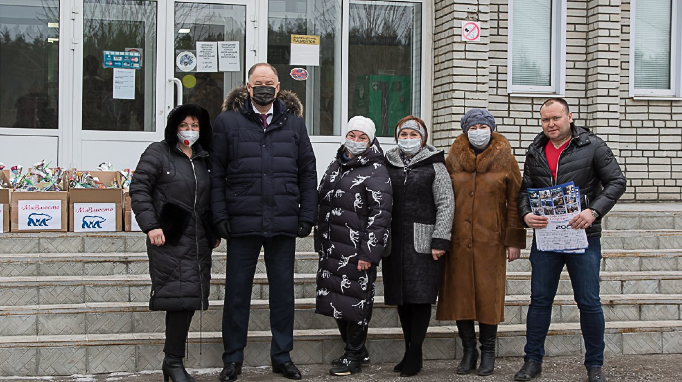 Вадим Супиков передал подарки детям медиков, работающих в красной зоне